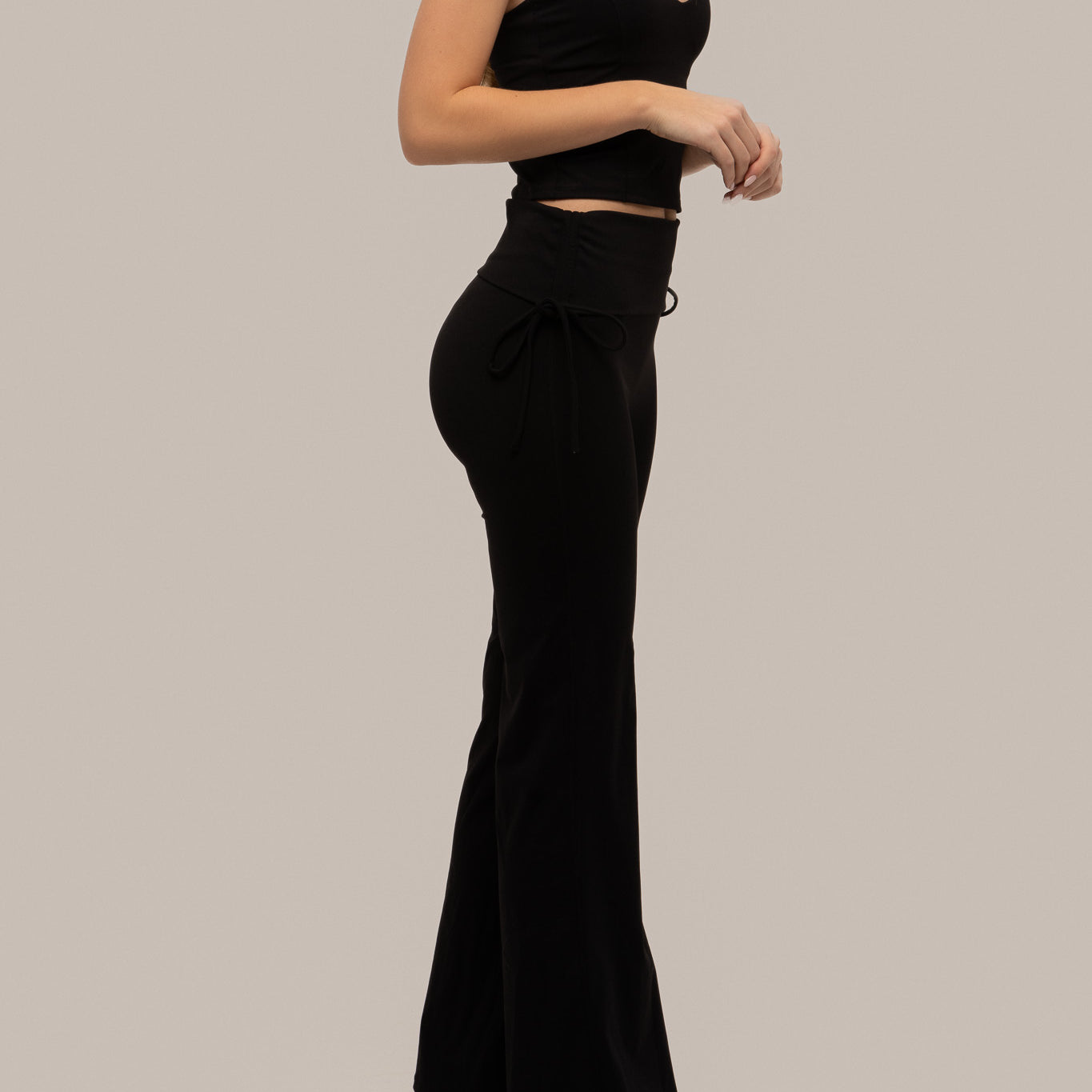 FLOW Juodos Tamprės