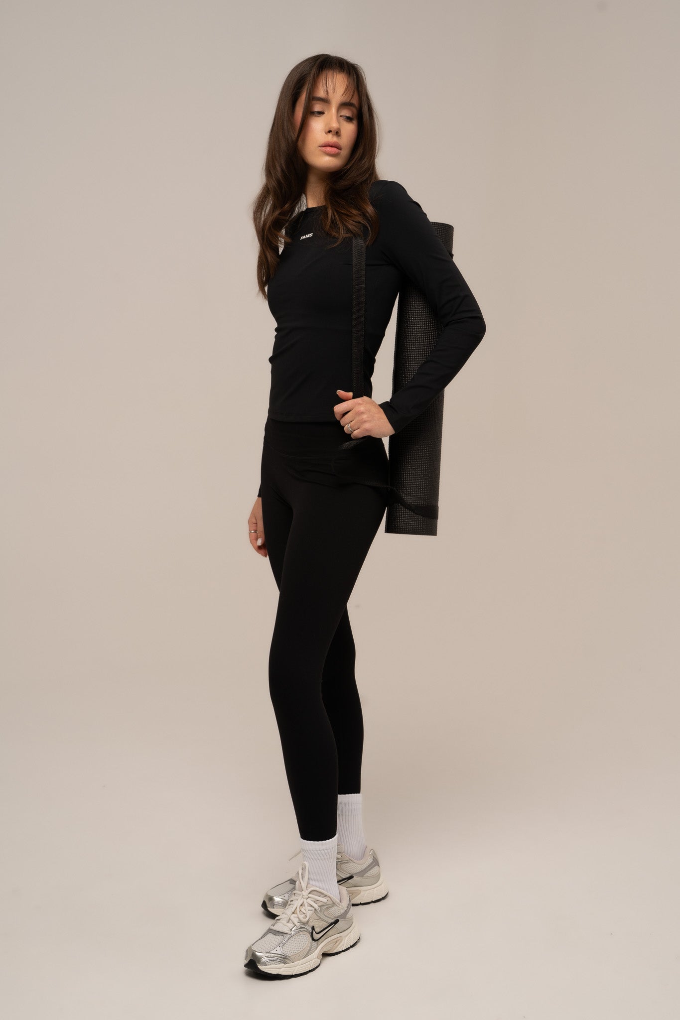 MOTION Juodi Marškinėliai